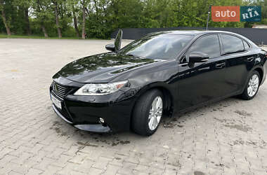 Седан Lexus ES 2013 в Черновцах