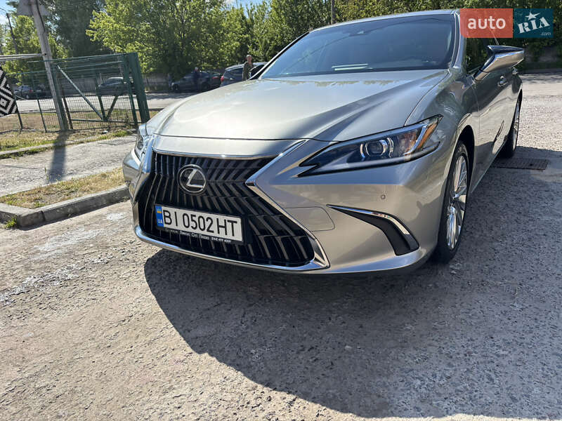 Седан Lexus ES 2022 в Кременчуці