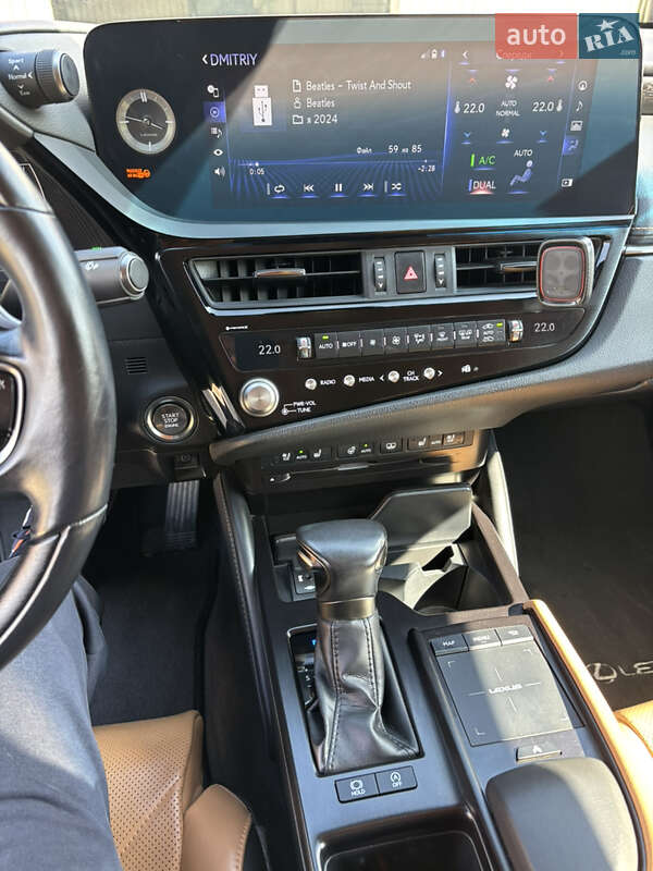 Седан Lexus ES 2022 в Кременчуці