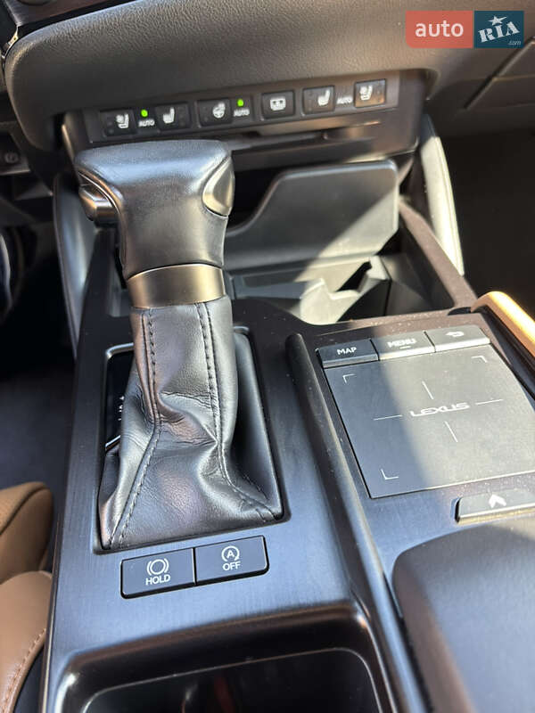 Седан Lexus ES 2022 в Кременчуці