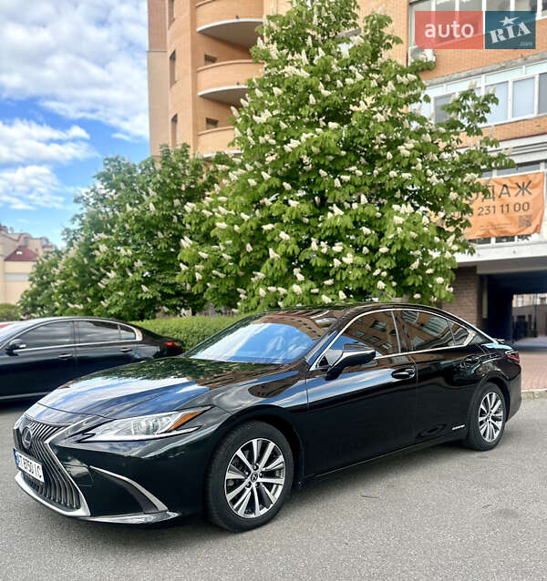 Седан Lexus ES 2019 в 