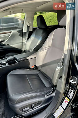 Седан Lexus ES 2019 в 
