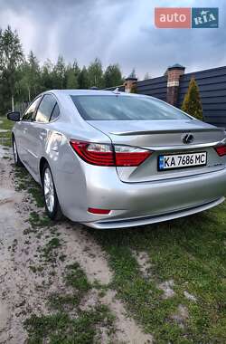 Седан Lexus ES 2012 в 