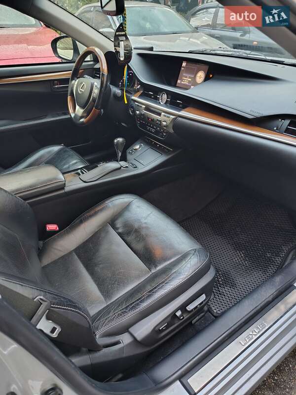 Седан Lexus ES 2012 в Києві