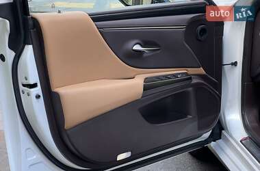 Седан Lexus ES 2020 в 