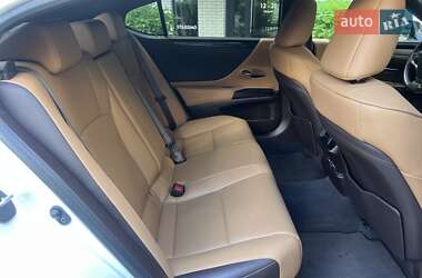 Седан Lexus ES 2020 в 