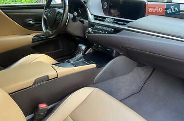Седан Lexus ES 2020 в 