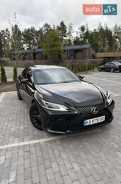 Седан Lexus ES 2018 в 