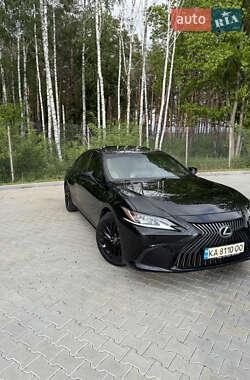 Седан Lexus ES 2018 в 