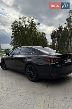 Седан Lexus ES 2018 в 