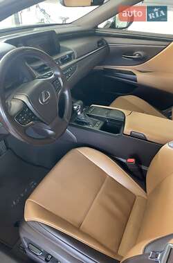 Седан Lexus ES 2019 в 