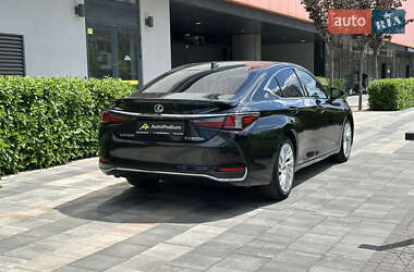 Седан Lexus ES 2019 в 
