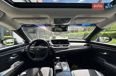 Седан Lexus ES 2019 в 