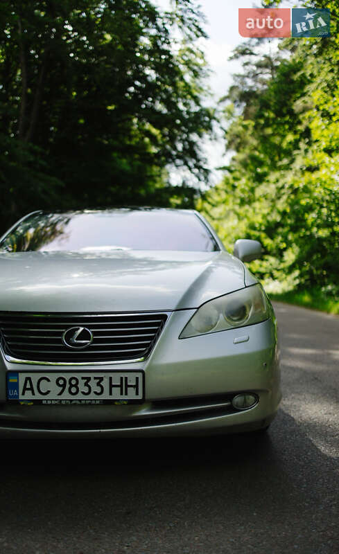 Седан Lexus ES 2008 в Жовкві