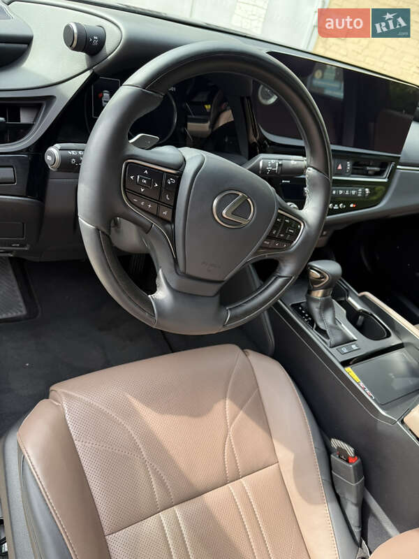 Седан Lexus ES 2022 в Кропивницком