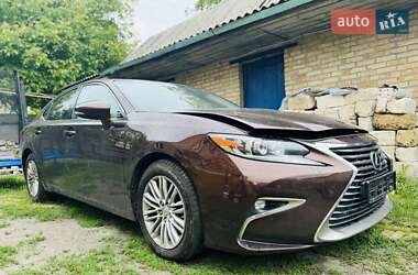 Седан Lexus ES 2016 в Белогородке