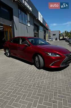 Седан Lexus ES 2018 в 