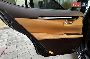 Седан Lexus ES 2018 в 