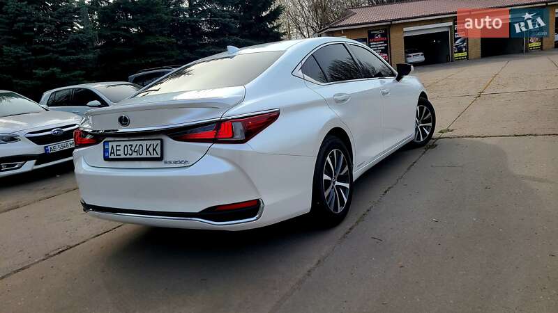 Седан Lexus ES 2018 в Дніпрі