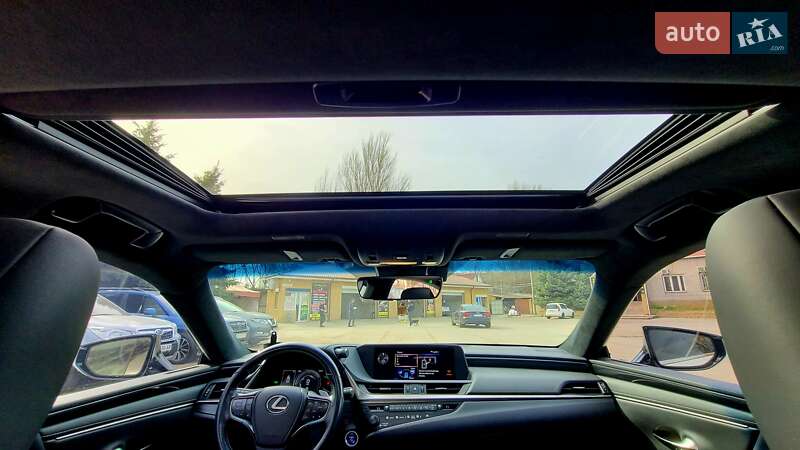 Седан Lexus ES 2018 в Дніпрі