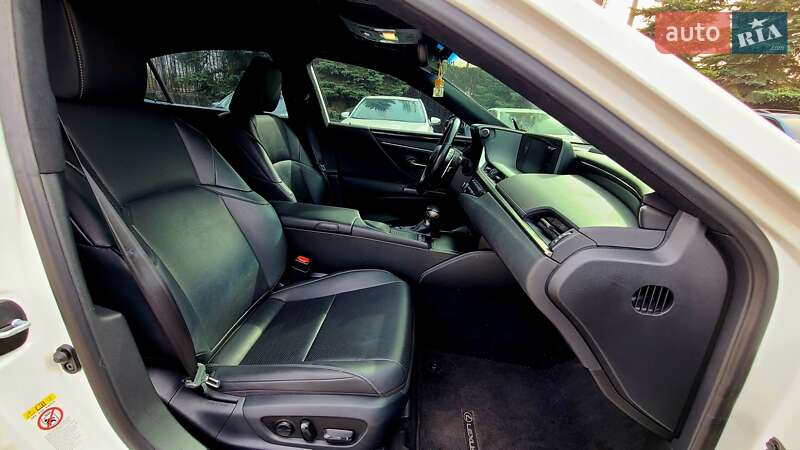 Седан Lexus ES 2018 в Дніпрі