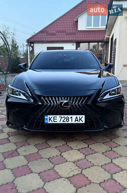 Седан Lexus ES 2022 в Кривому Розі