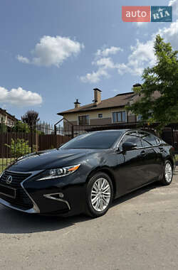 Седан Lexus ES 2017 в Киеве