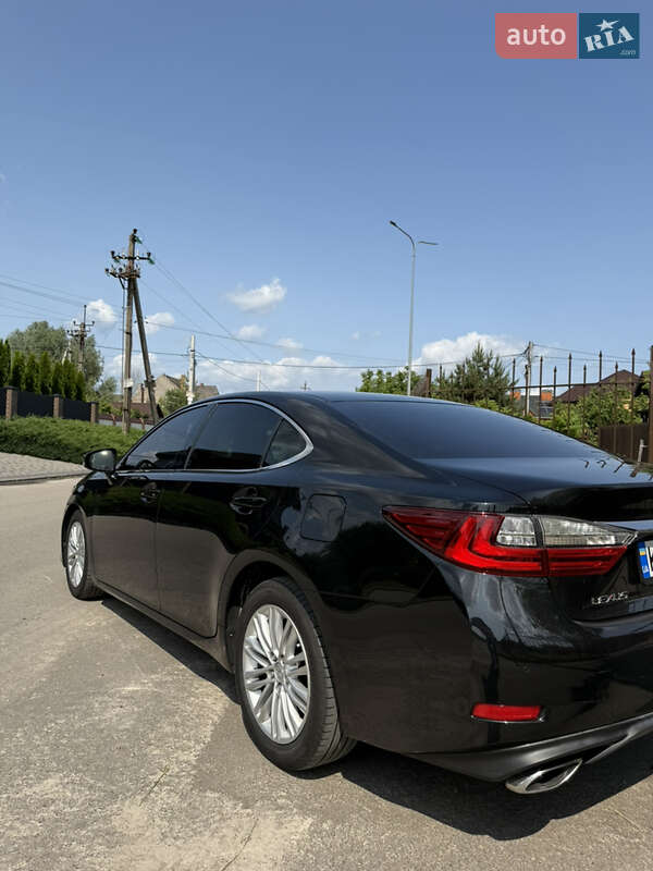 Седан Lexus ES 2017 в Киеве