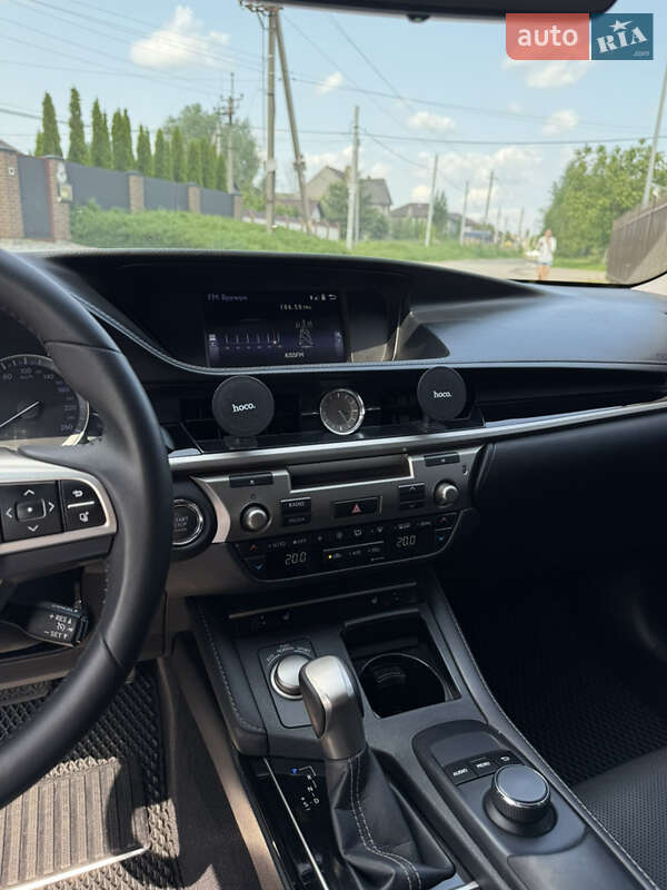Седан Lexus ES 2017 в Киеве