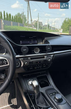 Седан Lexus ES 2017 в 