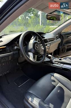Седан Lexus ES 2017 в 