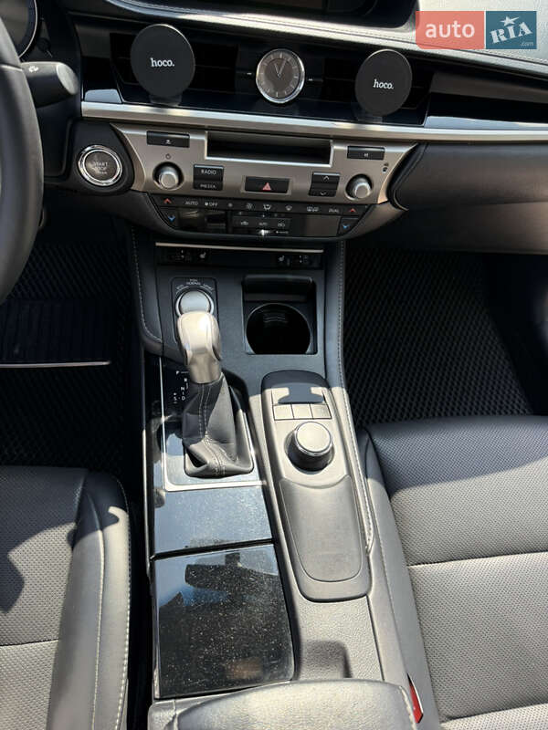 Седан Lexus ES 2017 в Киеве