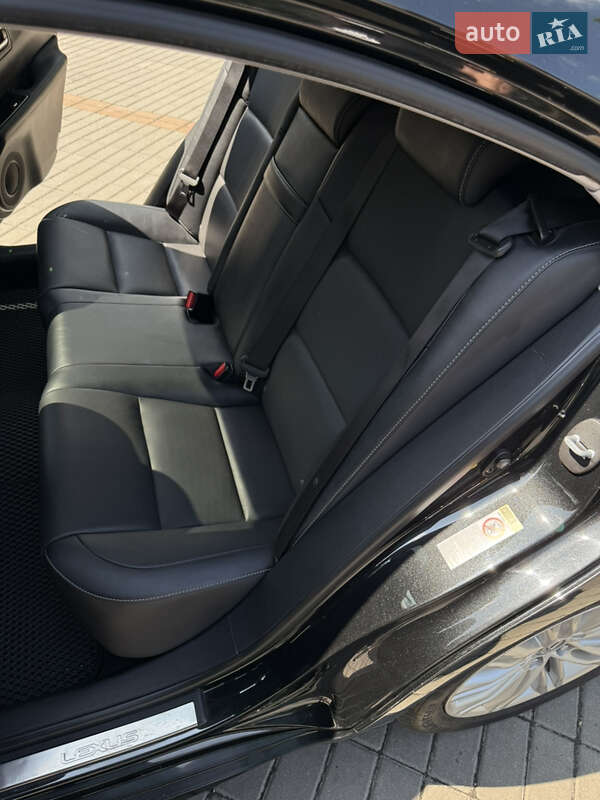 Седан Lexus ES 2017 в Киеве