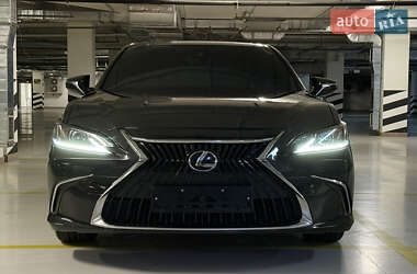 Седан Lexus ES 2020 в Киеве