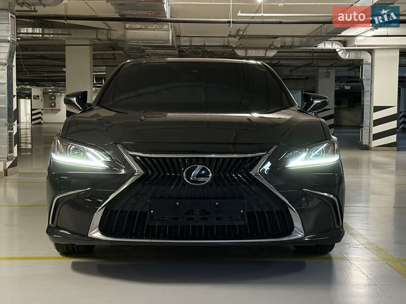 Lexus ES 2020