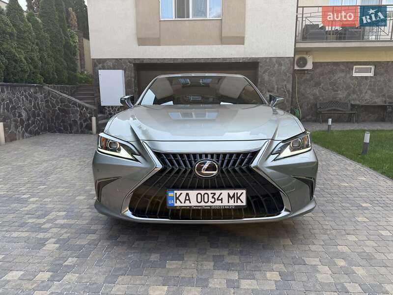 Седан Lexus ES 2021 в Киеве