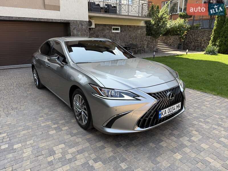 Lexus ES 2021