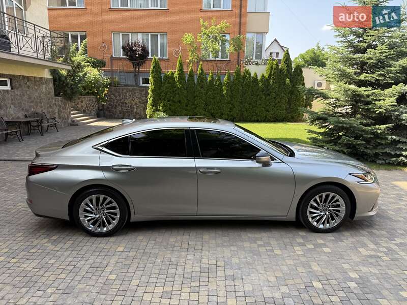 Седан Lexus ES 2021 в Киеве