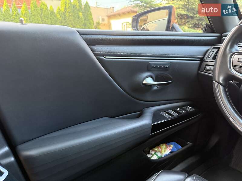 Седан Lexus ES 2021 в Киеве
