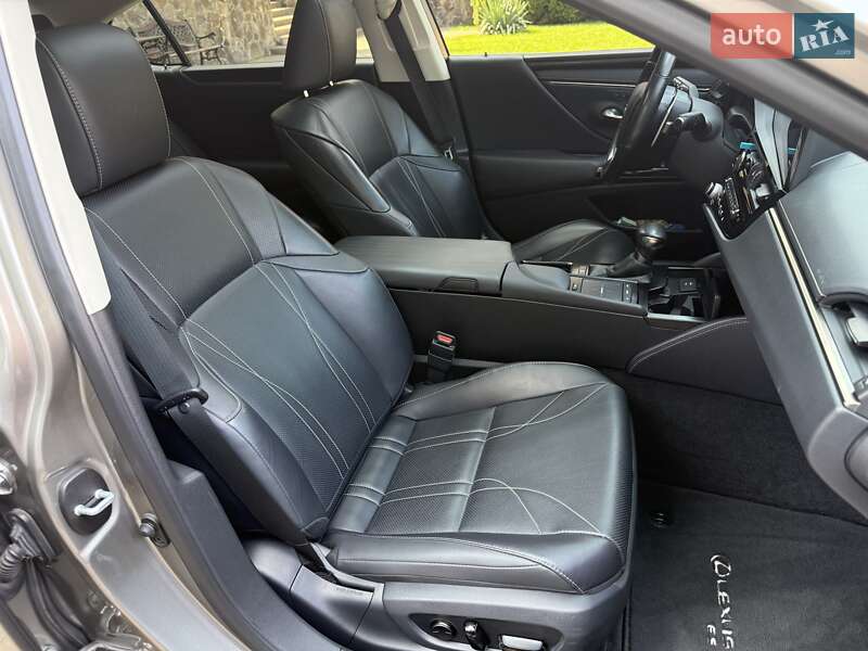 Седан Lexus ES 2021 в Киеве