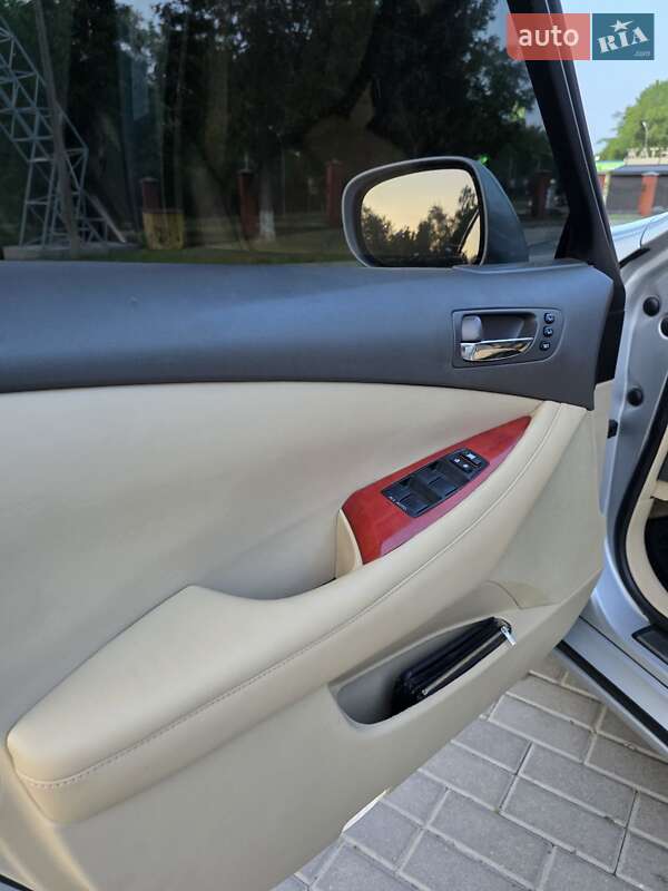 Седан Lexus ES 2007 в Ровно