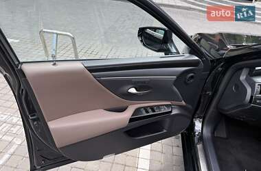 Седан Lexus ES 2023 в 