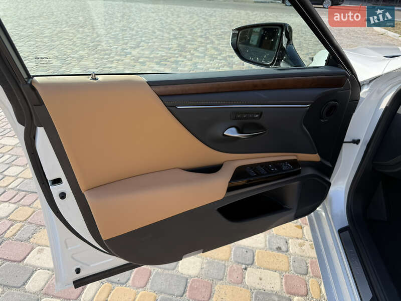 Седан Lexus ES 2024 в Кривом Озере