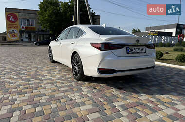 Седан Lexus ES 2024 в Кривом Озере