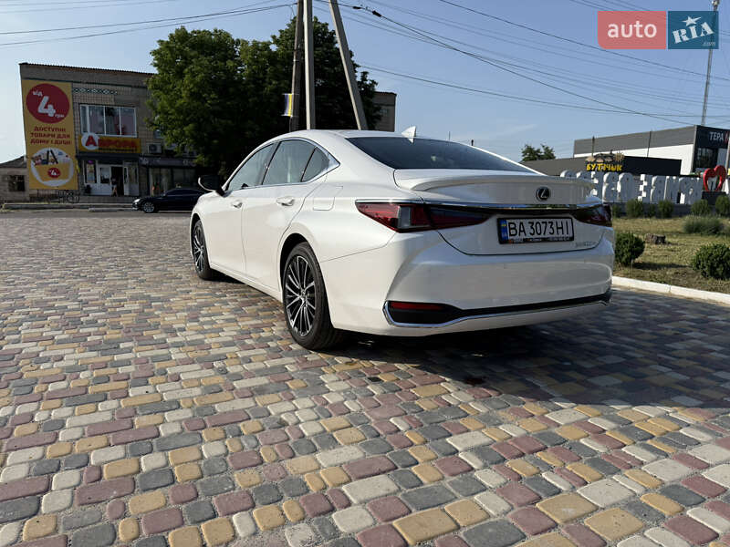 Седан Lexus ES 2024 в Кривом Озере