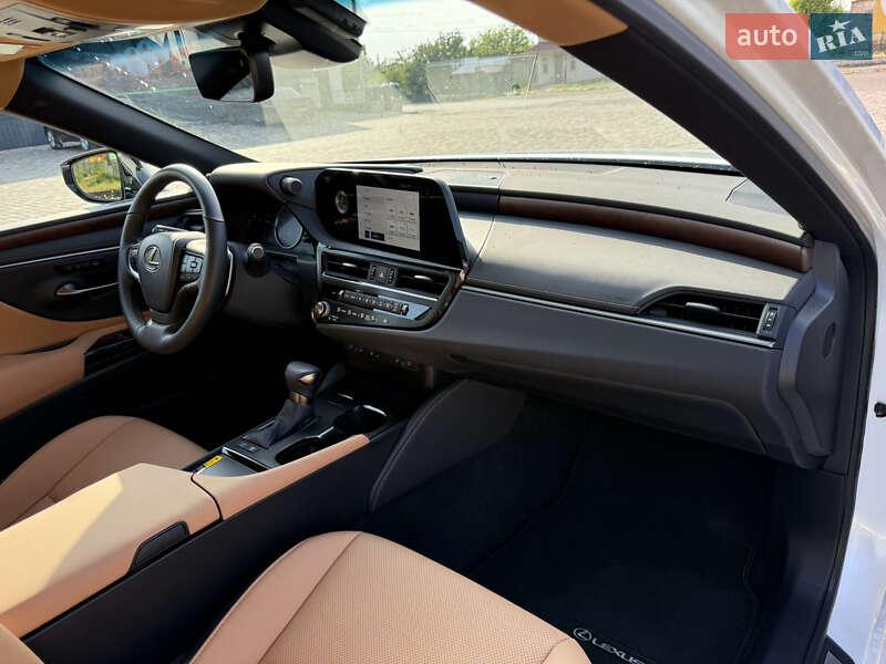 Седан Lexus ES 2024 в Кривом Озере