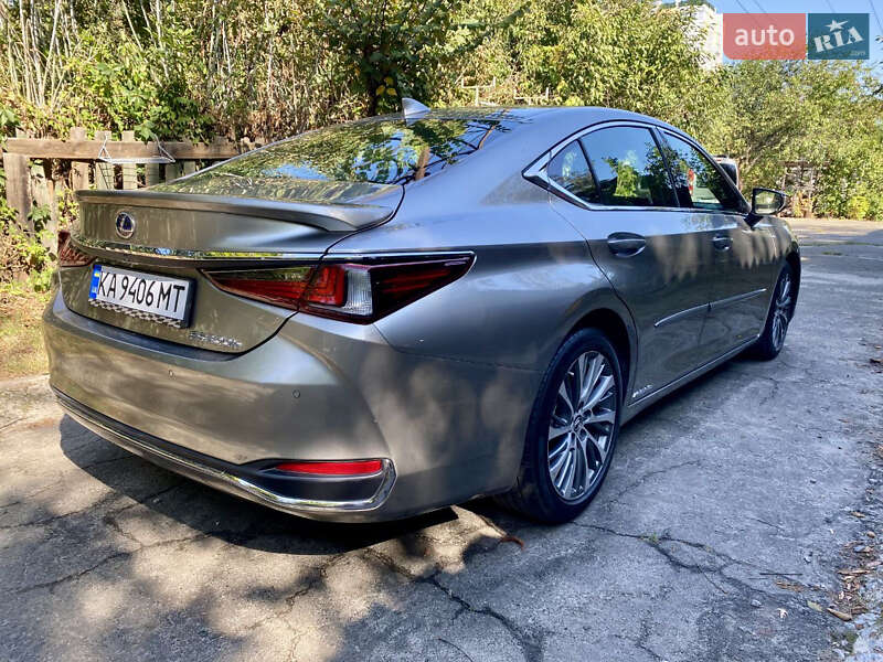 Седан Lexus ES 2019 в 