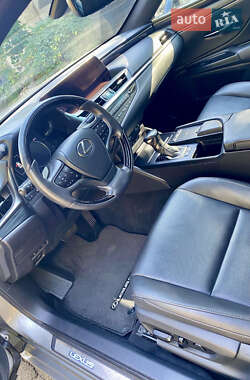 Седан Lexus ES 2019 в 