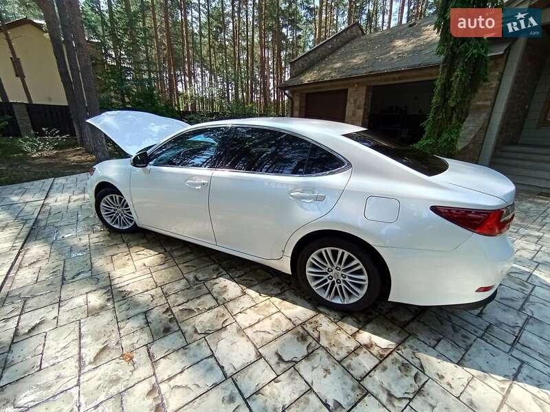 Седан Lexus ES 2017 в Киеве
