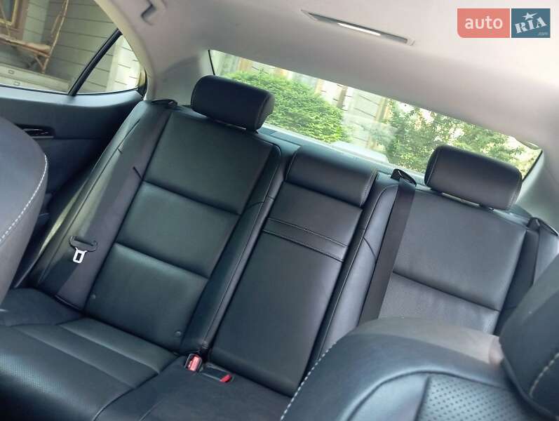 Седан Lexus ES 2017 в Киеве